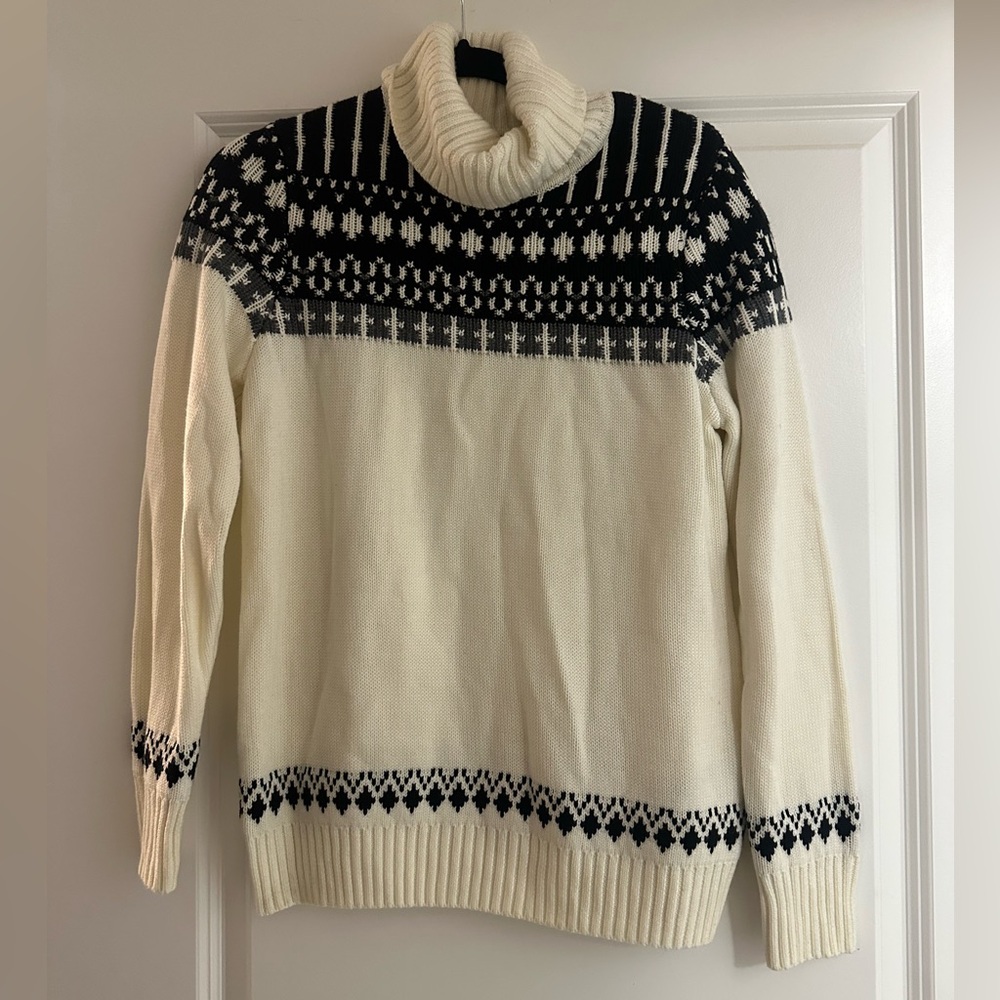 NWOT Pajar Black and Cream Turtleneck Sweater
